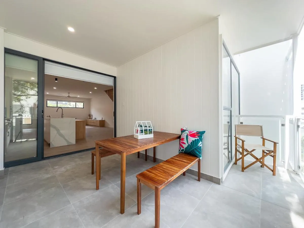Unique Kirra Townhouse Villa Gold Coast